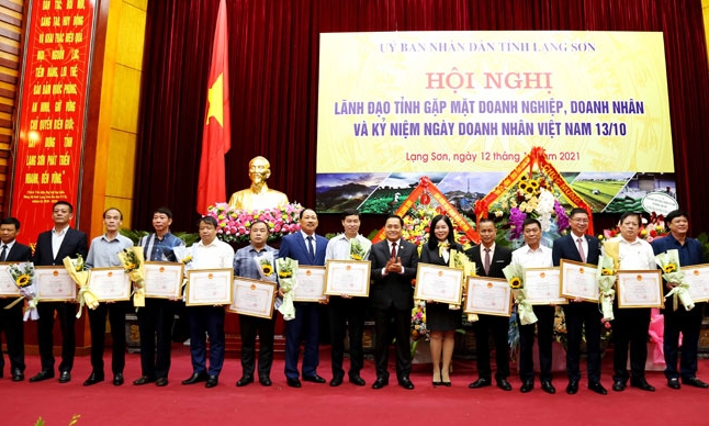 Chi bộ Vietcombank chi nhánh Lạng Sơn quyết tâm thực hiện thắng lợi nhiệm vụ chính trị năm 2021