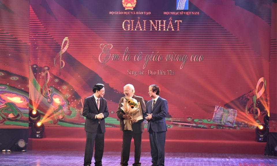 Trao giải cuộc thi “Sáng tác ca khúc về thầy cô và mái trường”