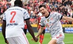 Bayern Munich đòi lại ngôi đầu Bundesliga sau chiến thắng 'hủy diệt'