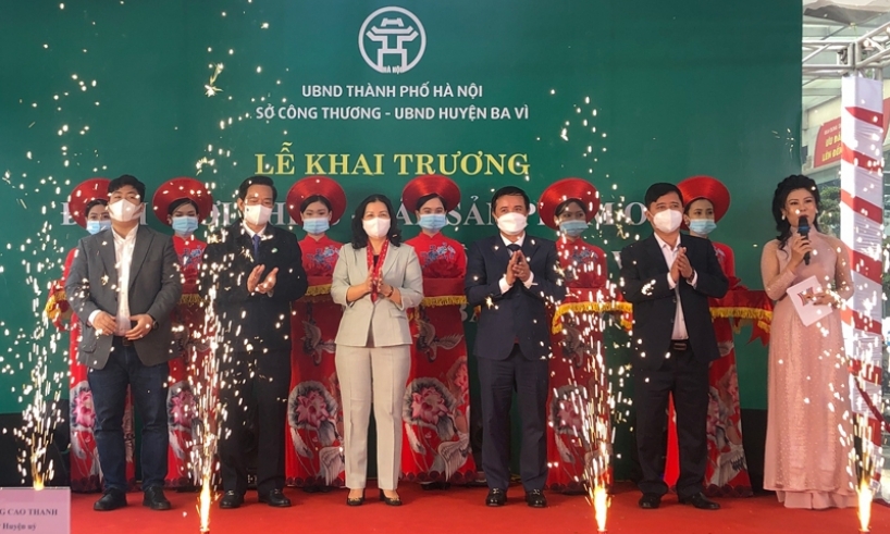 Khai mạc Điểm giới thiệu, bán sản phẩm OCOP và chương trình Tuần hàng Việt tại Ba Vì (Hà Nội)