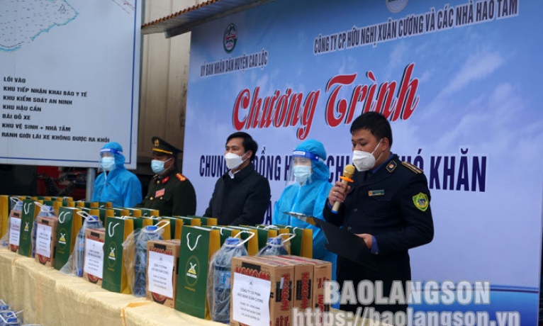 Cao Lộc: Trao 1.000 suất quà trị giá 200 triệu đồng hỗ trợ lái xe đường dài