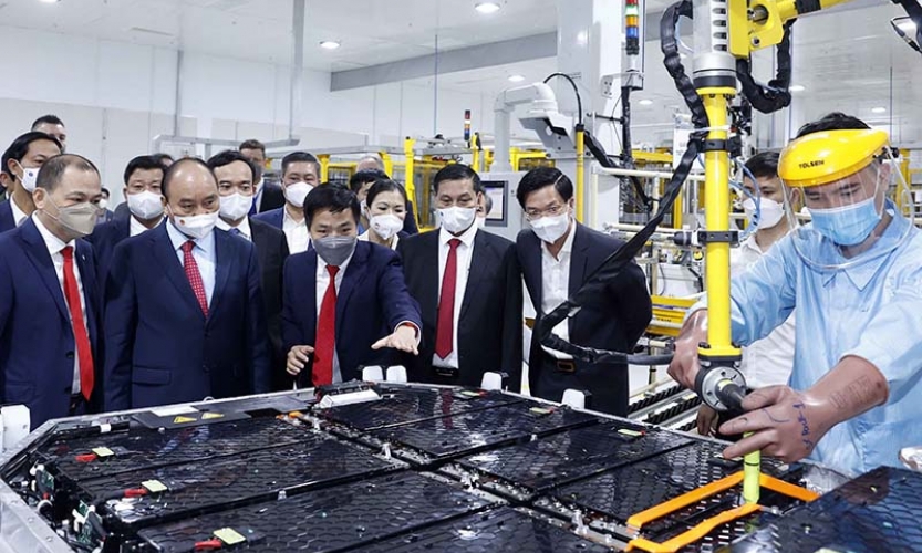 Chủ tịch nước thăm, chúc Tết công nhân Công ty cổ phần sản xuất và kinh doanh Vinfast