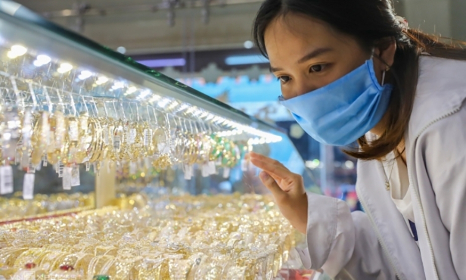 Giá vàng hôm nay 18-1: Vàng thế giới giao dịch quanh ngưỡng 1.800 USD/ ounce