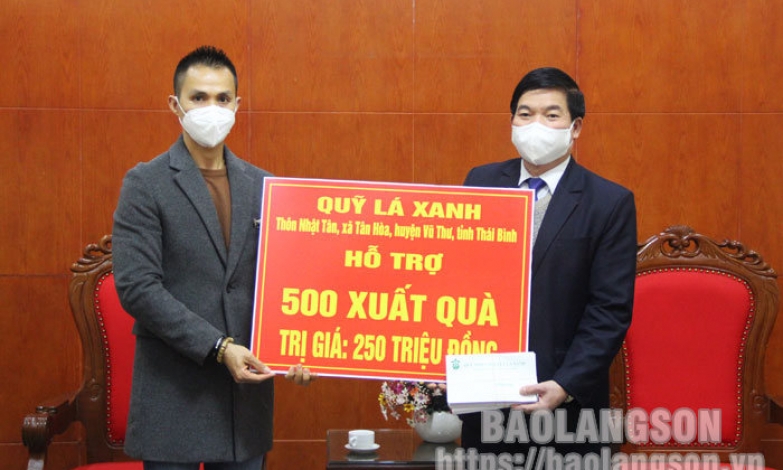 Tiếp nhận 500 suất quà hỗ trợ tết cho người nghèo