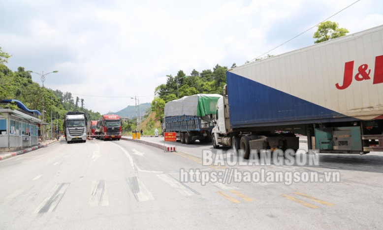 tục khuyến cáo các doanh nghiệp chưa vội đưa xe chở hàng xuất khẩu lên các cửa khẩu của tỉnh trong thời