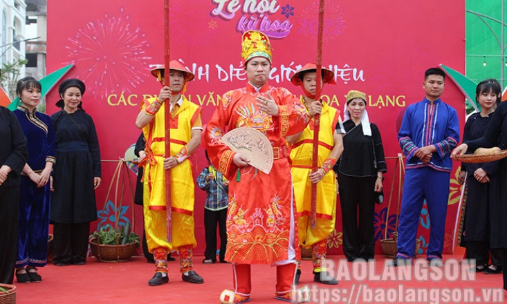 Trình diễn di sản văn hóa tinh hoa Xứ Lạng chào mừng "Lễ hội Kỳ Hoa"