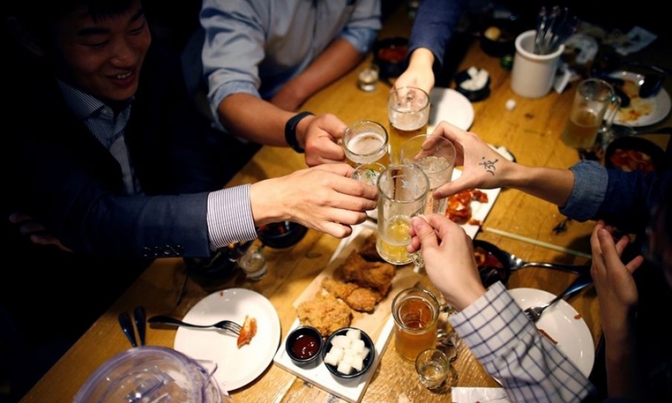 Người trẻ Hàn Quốc ngại tụ tập ăn uống sau giờ làm