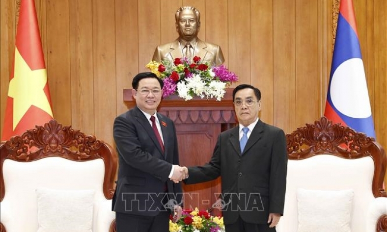 Chủ tịch Quốc hội Vương Đình Huệ gặp nguyên Thủ tướng, nguyên Chủ tịch Quốc hội Lào