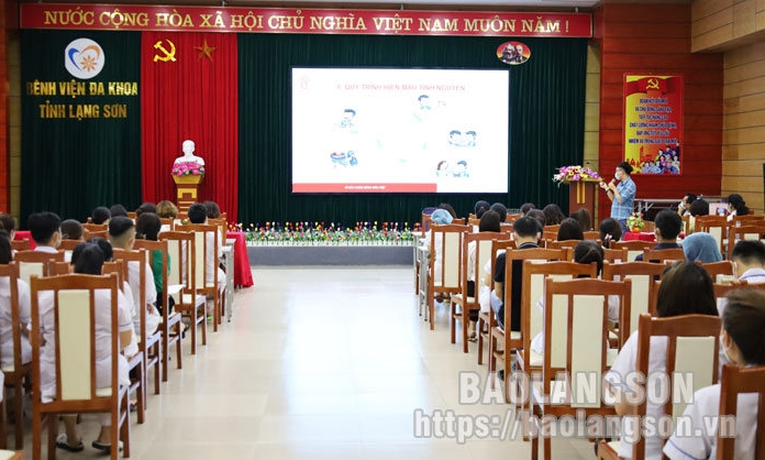 Tập huấn quy trình kỹ thuật lấy máu túi dẻo và xử trí các phản ứng, tai biến sau hiến máu
