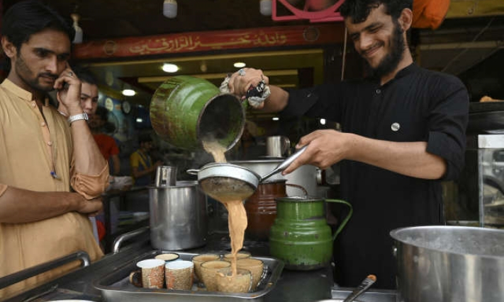 “Cơn bão” trong cốc trà