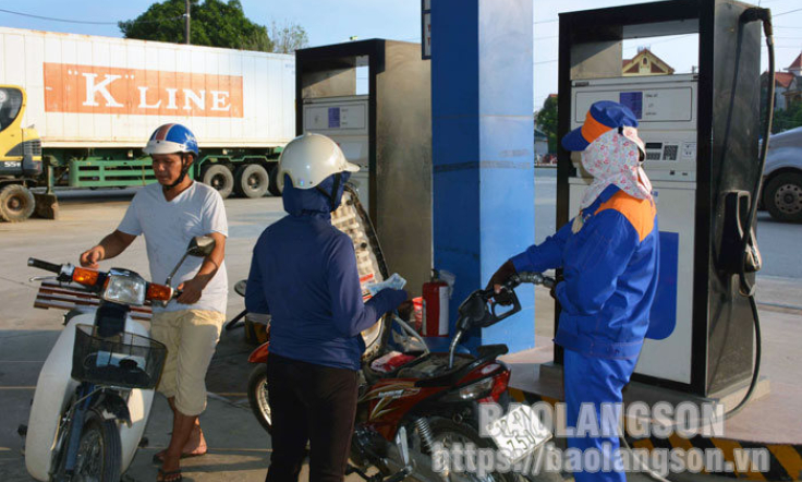Giá xăng tăng lần thứ 5 liên tiếp, gần chạm mốc 33 nghìn đồng/lít