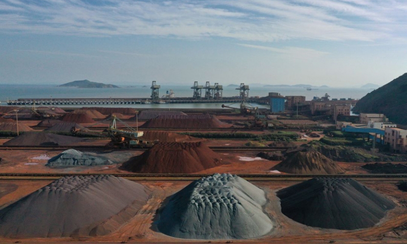 Nhóm kim loại diễn biến trái chiều, quặng sắt lao dốc 5%