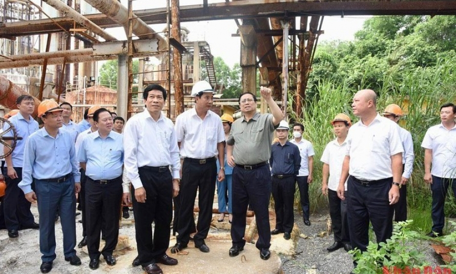 Thủ tướng Phạm Minh Chính thị sát dự án cải tạo, mở rộng Nhà máy Phân đạm Hà Bắc