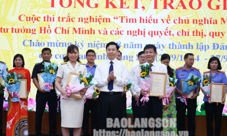 Đảng ủy Khối các cơ quan tỉnh: Tổ chức các hội nghị thực hiện công tác cán bộ và tổng kết, trao giải