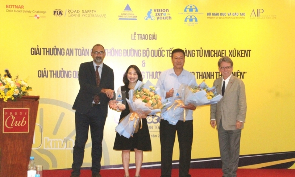 Việt Nam nhận 2 giải thưởng quốc tế về an toàn giao thông