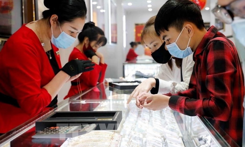 Giá vàng hôm nay 11-10: Giá vàng trong nước vượt 67 triệu đồng/ lượng