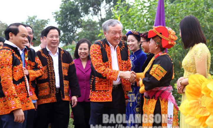 viên Bộ Chính trị, Bí thư Trung ương Đảng, Chánh án Toà án Nhân dân tối cao dự ngày hội đại đoàn kết tại