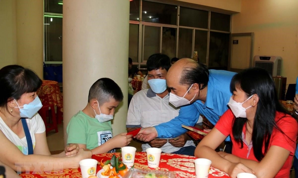 Dồn sức chăm lo Tết cho lao động nghèo, mất việc và bị ngưng hợp đồng