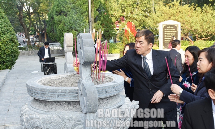 Đoàn Đại biểu của tỉnh và thành phố Lạng Sơn dâng hương kỷ niệm 191 năm ngày thành lập tỉnh, 113 năm
