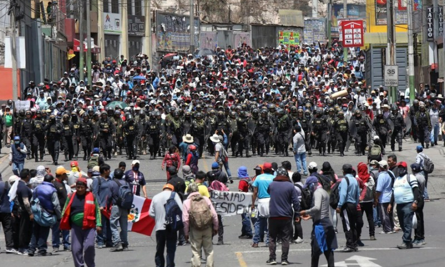 Căng thẳng leo thang ở Peru