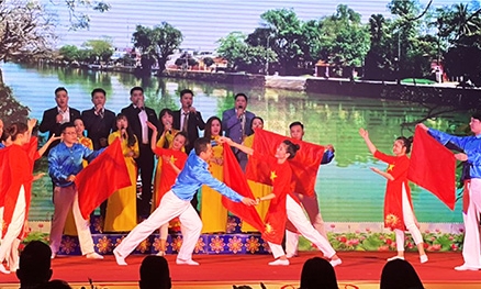 Cao Lộc: Sôi nổi các phong trào văn nghệ, thể thao mừng ngày thành lập huyện