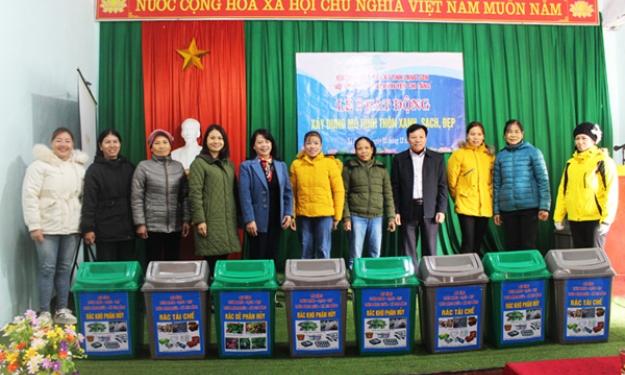 Ra quân xây dựng mô hình thôn “Xanh – sạch – đẹp”