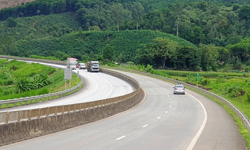 Bảo đảm an toàn, thông suốt trên các tuyến cao tốc
