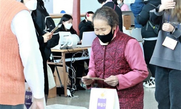 Dân số ghi nhận xu hướng giảm, Hàn Quốc chạm ngưỡng 'xã hội siêu già'