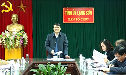 động của tổ chức đảng, tổ chức chính trị - xã hội, các lực lượng tham gia công việc ở thôn, tổ dân phố