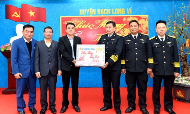 Tết sớm nơi đảo xa