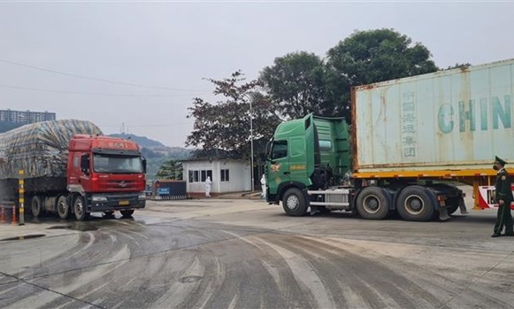 Xuất nhập khẩu qua cửa khẩu Lào Cai có nhiều tín hiệu tích cực