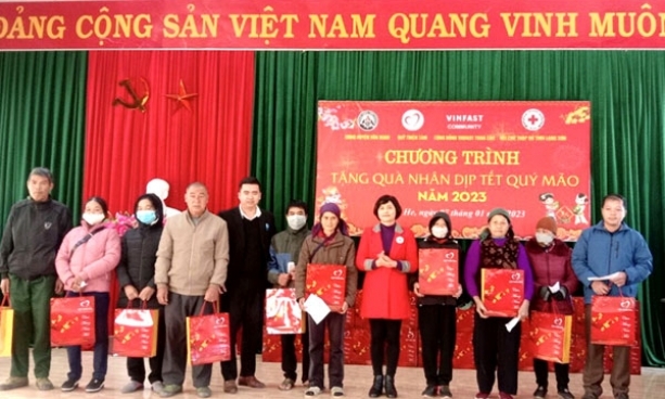 Cộng đồng Vinfast toàn cầu tặng 1.000 suất qùa Tết cho người nghèo