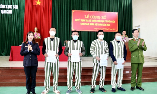 Công bố quyết định tha tù trước thời hạn cho phạm nhân đợt cuối năm 2022