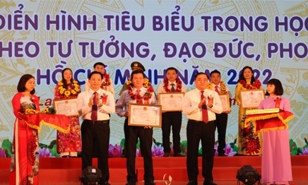 Học và làm theo Bác về thực hiện trách nhiệm nêu gương