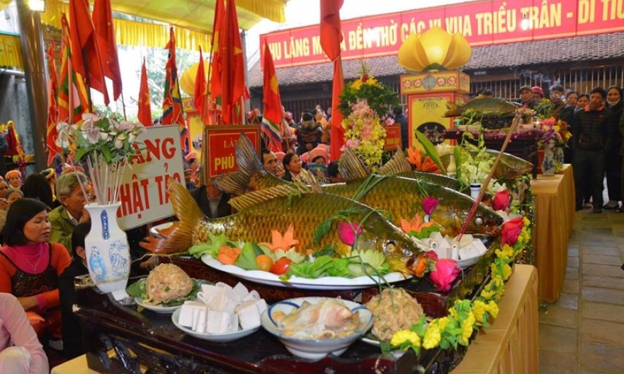 Lễ hội Đền Trần Thái Bình đón hàng chục nghìn lượt khách tham quan, chiêm bái