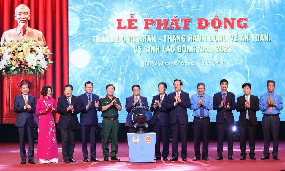 Thủ tướng: Đầu tư cho người lao động là đầu tư cho phát triển bền vững