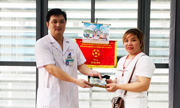 Nhân viên Bệnh viện đa khoa tỉnh nhặt được ví tiền trả lại người đánh rơi