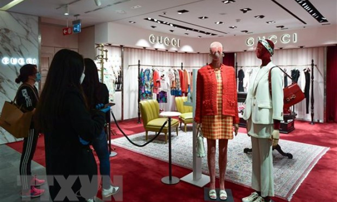 Các cửa hàng xa xỉ phẩm tại châu Âu 'ngóng' du khách Trung Quốc
