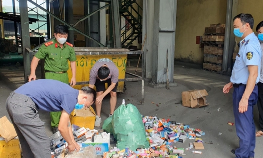 Thuốc lá điện tử - hàng lậu nhưng được bán công khai