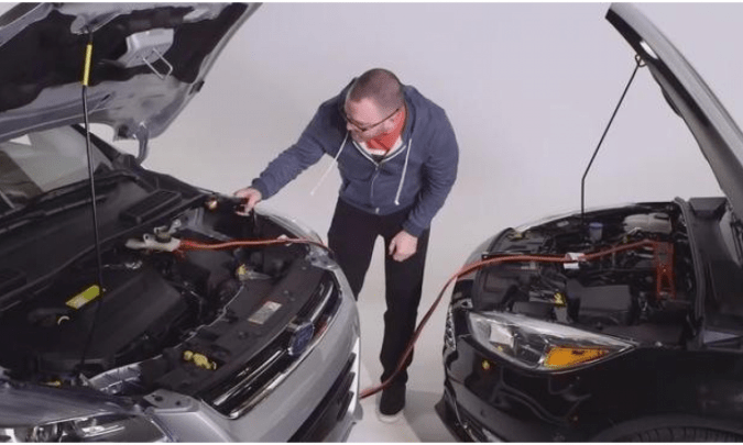Cách khởi động xe khi bị hết ắc quy, tài xế cần ghi nhớ