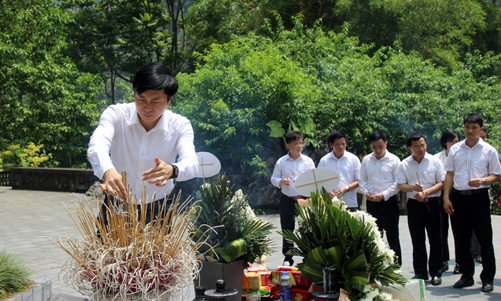 Cụm thi đua Các cơ quan Đảng tỉnh tổ chức hành trình về nguồn tại tỉnh Cao Bằng