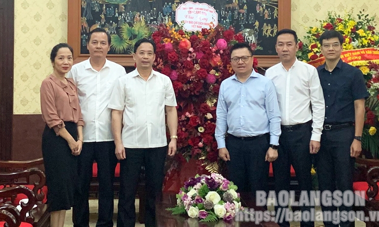 Lãnh đạo tỉnh Lạng Sơn chúc mừng các cơ quan báo chí Trung ương