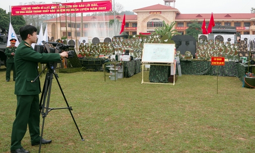 Nhà báo không chuyên “đa năng”
