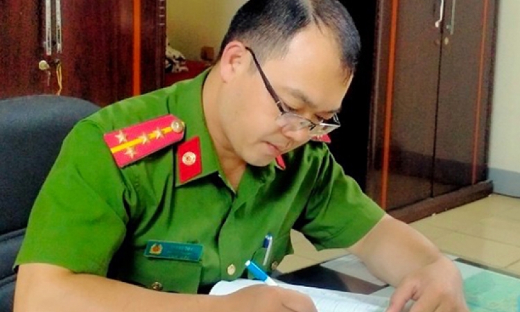 Đại uý công an tiêu biểu trong học và làm theo lời Bác