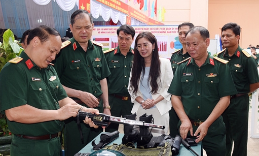 Tập trung xây dựng khu vực phòng thủ vững chắc