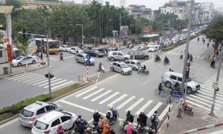 Mẹo tránh xe va chạm tại giao lộ đông đúc