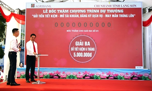 khách hàng trúng thưởng chương trình “Gửi tiền tiết kiệm – Mở tài khoản, Đăng ký dịch vụ, May mắn trúng lớn