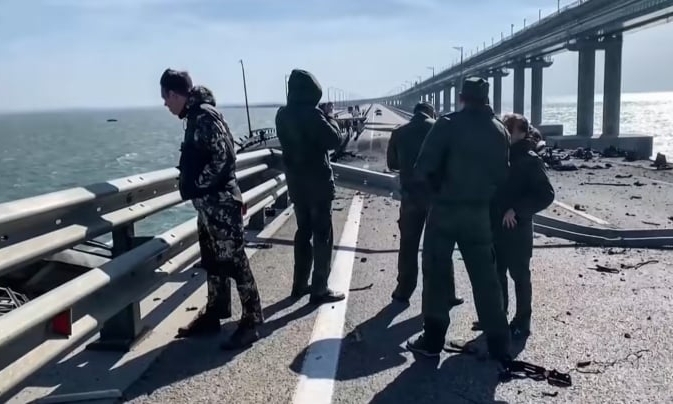 Cựu tình báo Anh giúp Ukraine lên kế hoạch tấn công cầu Crimea?