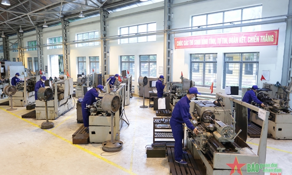Bám sát nhiệm vụ, thi đua thiết thực