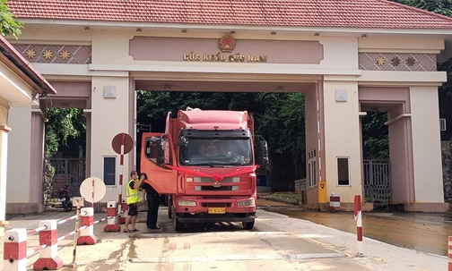 Khôi phục hoạt động xuất nhập khẩu mặt hàng thủy, hải sản qua Cửa khẩu Cốc Nam